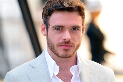 Born and raised in renfrewshire near glasgow, he made his screen debut as a child actor and stage debut whilst a student at the. Richard Madden Feels Body-Pressure for Naked Scenes ...