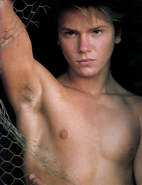 River i shirtless human poses river phoenix guys actors rio phoenix. River Phoenix So young ... So talented ..such a waste ...