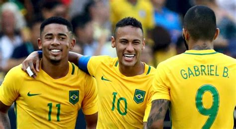 Seleção brasileira de futebol) est la sélection de joueurs brésiliens représentant le pays lors des compétitions internationales de football masculin, sous l'égide de la confédération brésilienne de football. JO 2016 - Foot (H) : Déchaîné, le Brésil corrige le ...