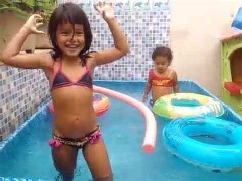 Pool day maya primeste pick n dazzle la piscina si. Desafio na piscina - YouTube