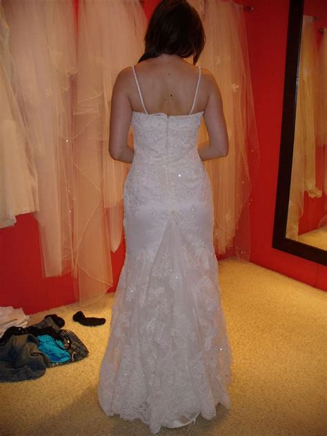 Hochzeitskleid rückenfrei mit romantischer langer schleppe. Wie tanze ich mit Schleppe? - Kleidung und Accessoires ...