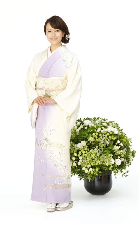 玉城ティナ、牧瀬里穂と協業きもの | 繊研新聞