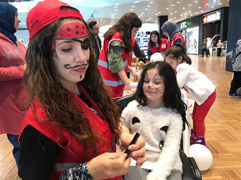 Türk kızılay kamu yararına çalışan bir kurum olup izin almaksızın yardım toplama hakkına sahiptir. Kızılay Gençlik Festivali Bolu'da 800 Çocukla ...