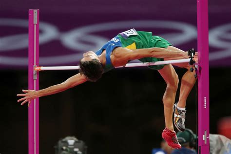 Hochsprung ist eine disziplin in der leichtathletik, bei der ein athlet versucht, beim sprung über eine latte die größtmögliche höhe zu erzielen.die latte ist vier meter lang und so auf zwei ständern gelagert, dass sie bei leichter berührung herunterfällt. Hochspringer Guilherme Cobbo in Qualifikation gescheitert ...