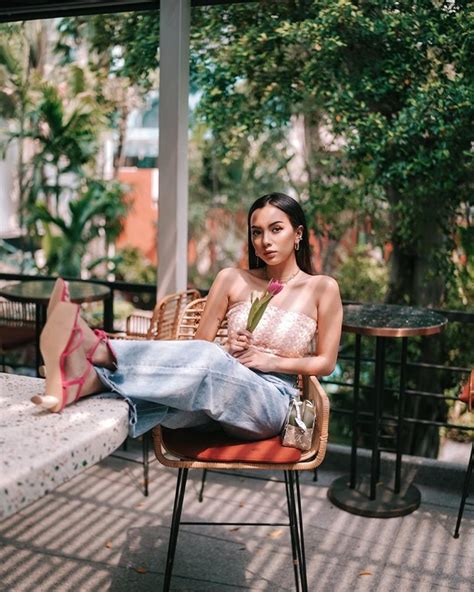 Check spelling or type a new query. 7 Gaya Foto OOTD Aesthetic ala Influencer Nazla Alifa