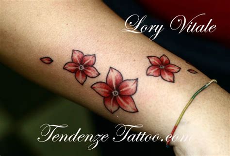 Di solito chi sceglie di farsi tatuare un fiore lo fa proprio per via del colore. TATUAGGI-FLOREALI-TATTOO-DISEGNI FIORI-TATUAGGI-LECCE ...