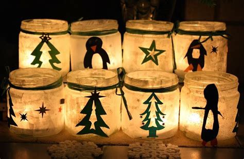 Tolle bastelideen rund um den winter wie schneeflocken falten und basteln, schneekristalle ausschneiden, sowie schneemänner basteln und gestalten, findet ihr bei uns… KLASSENKUNST: Adventslicht 2.0 | Basteln weihnachten gläser, Basteln weihnachten, Weihnachtsbasteln