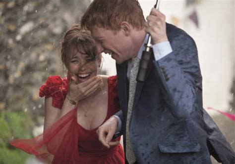 39 歲的好萊塢知名女演員瑞秋麥亞當斯（rachel mcadams）近期談戀愛越來越低調，不僅跟小兩歲的《最後一封情書》編劇男友傑米林登（jamie linden）鮮少公開放閃，就連懷孕都躲了 7 個月才被發現! 《真愛每一天》瑞秋麥亞當斯再當時空旅人之妻