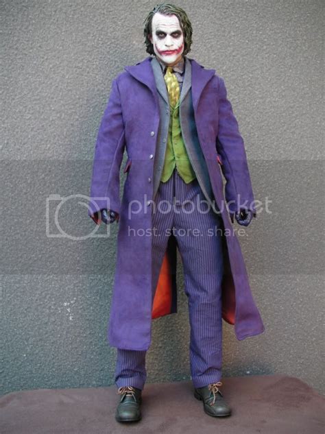 She is only 21 years old. Enterbay Joker or Sideshow Skaar? - Page 11 - Statue Forum