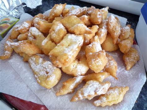 Voici une recette de bugnes hyper gourmandes ! Recette de Les vraies bugnes lyonnaises : la recette facile