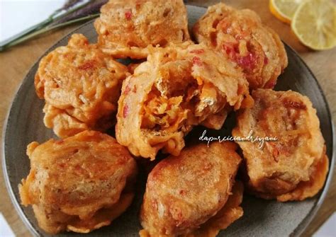 An egg roll is a cylindrical, savory roll with shredded cabbage, chopped pork. Jajanan Tahu Egg Roll Tanpa Ikan - Jajanan Tahu Egg Roll ...
