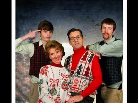 See more ideas about awkward family photos, awkward family christmas, christmas family photos. 12 Days of X-Mas - 11 Awkward Family Christmas Photos - Urbasm