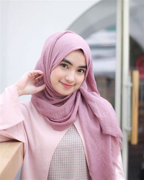 Dan dengan produk ini akan menambah minat wanita. Hijab Crinkle Shawl - Voal Motif