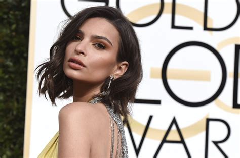 Dünyaca ünlü model emily ratajkowski paylaşımlarında sınır tanımıyor. Emily Ratajkowski komplett hüllenlos : Spieglein ...