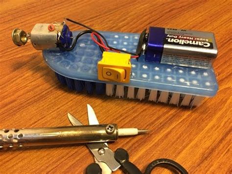 Simple Life Hacks Home Made Dancing Vibrator (Bristlebot ...