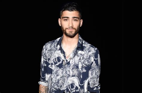 Lagu milik zayn malik berjudul let me' terdengar sangat manis. Membosankan, Lagu Baru Zayn Malik 'Cruel' Dianggap Tak ...