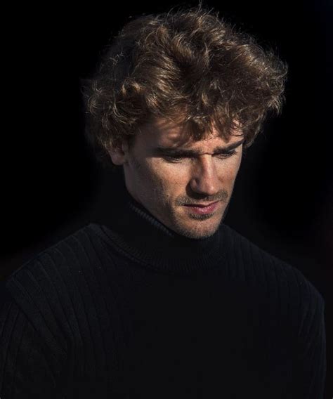 Great antoine griezmann grew out his hair but shaved, then restart his hair growth journey and now is more than 2 years growing. Épinglé par Paulo Vazquez sur Antoine Griezmann en 2020 ...