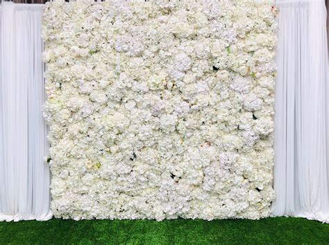 This is a collection of the best of endre balogh's black and white flowers, some of which were featured in the 2010 edition of shutterbug magazine's annual. Flower Wall - Kardashian White - wedstyle - weddings ...