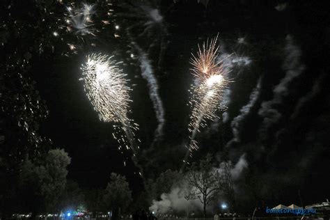 Bőséges büféreggeli saját strand használata (időjárástól függően) Tűzijátékok a Balaton körül 2018. augusztus 20-án ...