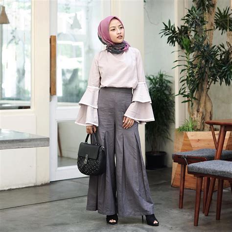 Style ini salah satu yang jadi favorit untuk pilihan outfit lebaran remaja! Gambar Style Hijab Casual Ibu Muda Terbaru | Styleala