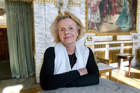 Jul 26, 2021 · svek, girighet och mord bland slott, äppelträd och blommande rapsfält. Marie Göranzon: Det finns något gudomligt mellan oss ...