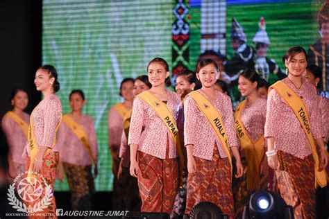 Sabah unduk ngadau finalists showcasing fashion with traditional design during unduk ngadau sodop pointutunan 2021 here last night. KDCA Sabah