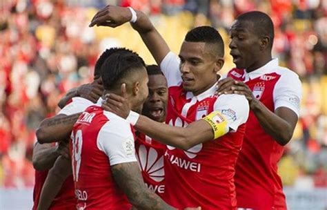 Fainer torijano of santa fe vies for the ball with luis sanchez of america during second leg final match between independiente santa fe and america de cali as part of betplay dimayor league 2020 played at nemesio camacho el campín stadium in bogota city. Santa Fe vs América: Hora, transmisión y minuto a minuto ...