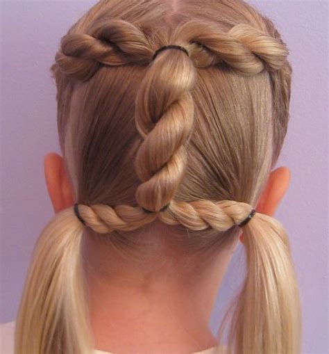 Des modèles pour cheveux frisés. Modèles de coiffure pour nos petites filles