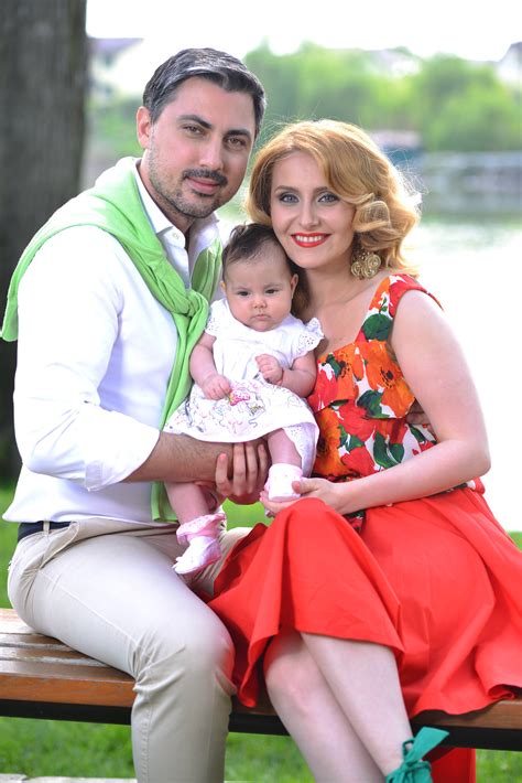 Elena carolina a împlinit șapte ani pe 12 ianuarie, iar sora sa mai mică, ana raisa, a făcut cinci ani luna trecută, mai exact pe 20 aprilie. Premiera! Alina Sorescu si Alexandru Ciucu isi prezinta ...