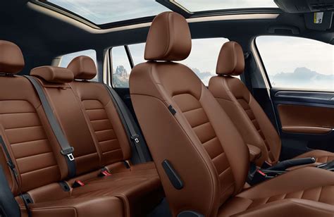 Do you know how to play soccer? 2018 Volkswagen Golf Alltrack Interior Features