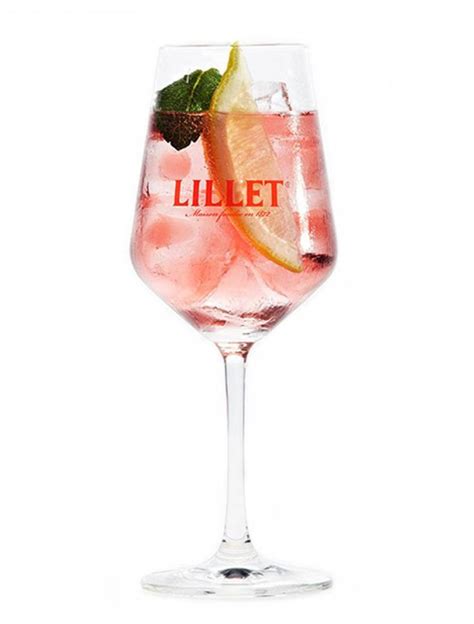 Der geschmack kombiniert auf herausragende weise herbe und süßliche noten. Der fruchtig-frische Cocktail: Lillet Citrosé | Rezept ...