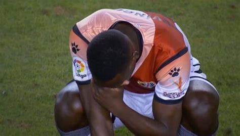 Le latéral droit péruvien, brillant à la coupe du monde, a officiellement signé avec le rayo vallecano, promu en liga. Luis Advíncula salió llorando de la cancha luego del ...