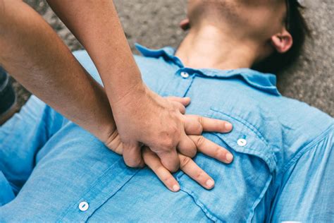 Cardiac arrest means the heart is no longer moving blood through the body. » What you should know about cardiac arrest