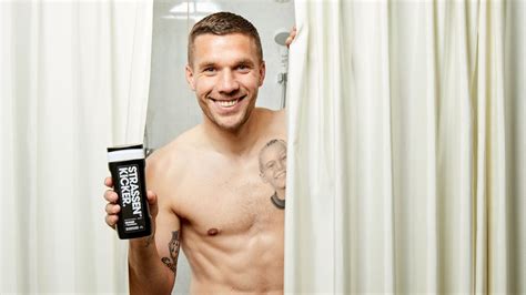 Lukas josef podolski is a professional footballer from germany. "Straßenkicker": Lukas Podolski entwickelt Pflegemarke mit DM