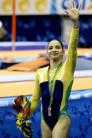 A ginasta brasileira laís souza está consciente, mas sem movimentos de pernas e braços.ela está internada na uti de um. Retrô 2014: O trágico acidente de Lais Souza #EuApoioaLais ...