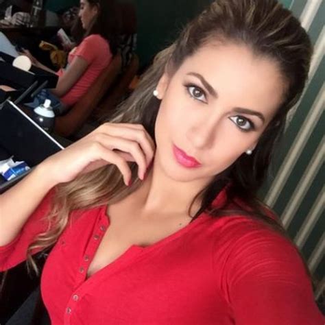 Actriz y modelo, en contra del maltrato animal instagram: Nanis Ochoa da de qué hablar por un beso con Gregorio ...
