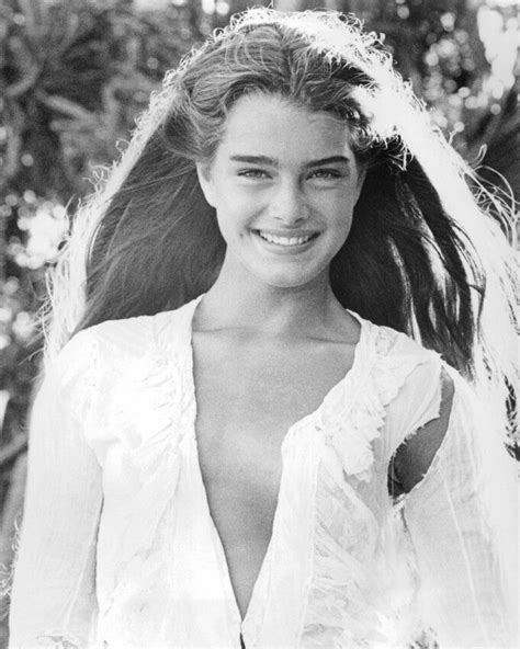 This brooke shields photo might contain bouquet, corsage, posy, and nosegay. THE BLUE LAGOON BROOKE SHIELDS 11X14 PHOTO | eBay