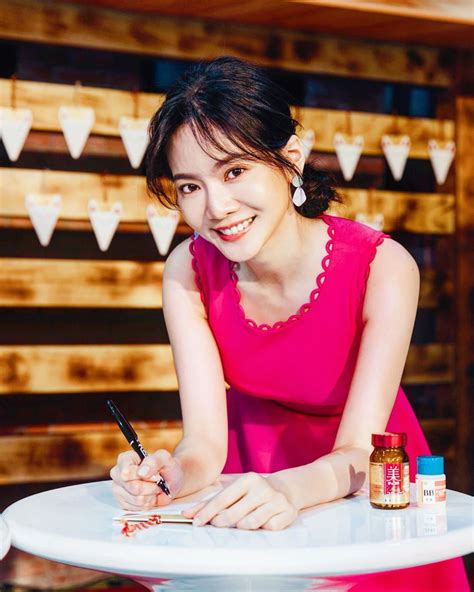 Search for text in url. 上下雙開深V!曾之喬「E級酥胸」湧出 「高衩開到腿根」網友一看：被辣醒!