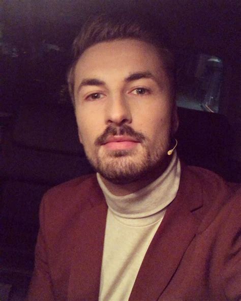 Die mädchen stellen sicher, dass ihre fleischpuppe voll zufrieden ist, bevor. "Prince Charming"-Nicolas hatte mit zwei Männern im Haus ...