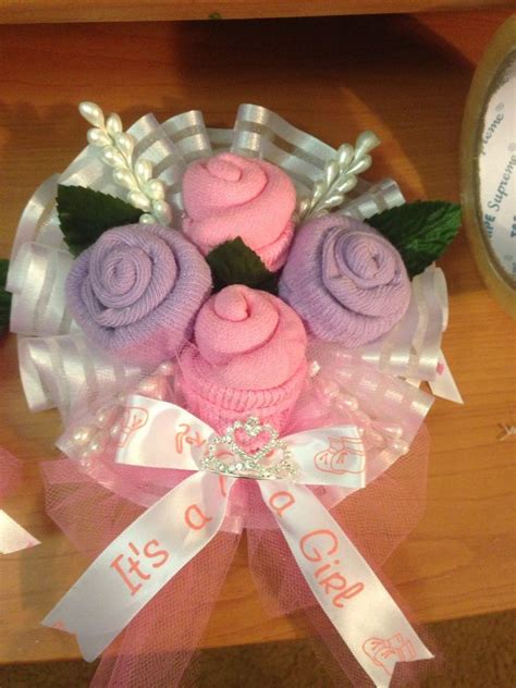 Download baby shower gift ideas: baby shower corsage Baby Socks Corsage 2 Pieces For Mom ...