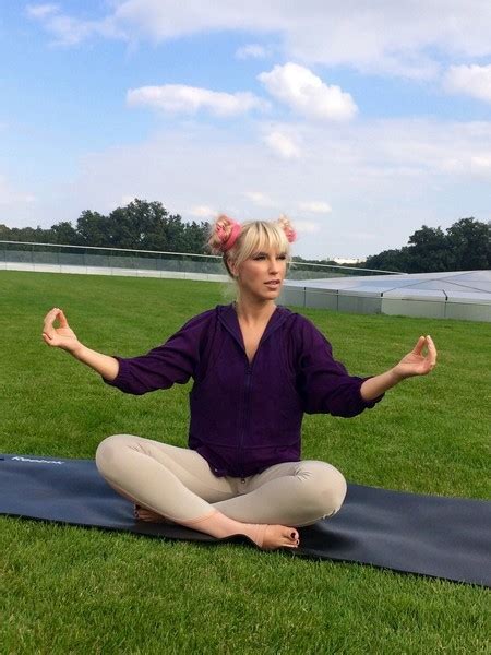 We did not find results for: FOTO Corina Bud s-a apucat de ore intensive de yoga ...