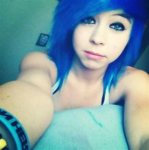 Shes gonna ditch him in 2 days cuz she's a gemini. emo girl blue hair | Emos ♥ | Pinterest | Scene hair, Her ...