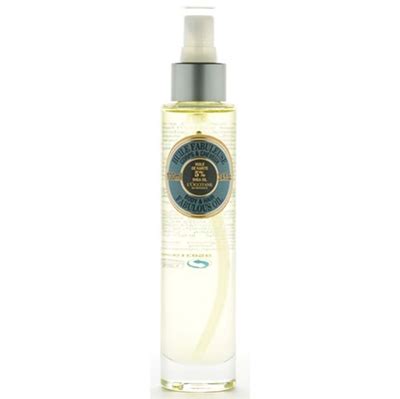 The aroma is similar to all the other l'occitane repairing hair care range; L'Occitane Body And Hair Fabulous Oil 3.4oz / 100ml