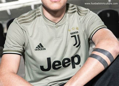 Take your measurements on one of your favourite garments laid down flat. Juventus 2018-19 Adidas Away Kit | Paulo dybala