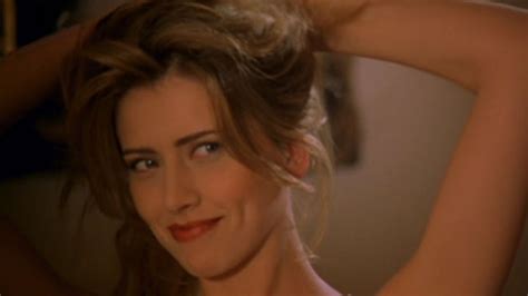 En 1999, elle fait ses débuts au cinéma dans le film la donna lupo (it), réalisé par aurelio grimaldi, où elle joue le rôle principal. La Donna Lupo - Cineraglio