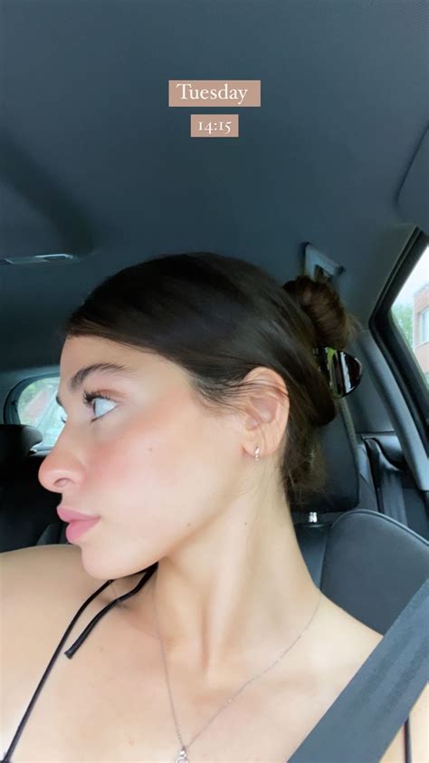 Seven months after fleeing the syrian capital of damascus, syrian refugee swimmer yusra mardini is hoping to qualify for the olympic games rio 2016. Starlet Arcade: Yusra Mardini Olympics