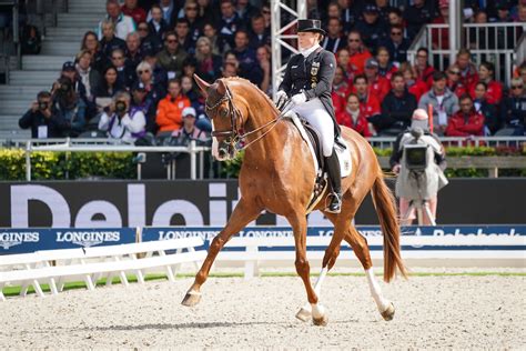 Sie brachte noch den gekörten sir weihbach (v. Isabell Werth et Bella Rose 2 dans l'oeil d'Isabelle Judet ...