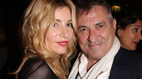Après leur passage dans l'émission tous en cuisine sur m6, c'est sur instagram que lola marois agace une nouvelle fois les internautes avec un détail. Qui est Lola Marois, la femme de Jean-Marie Bigard ? - Voici