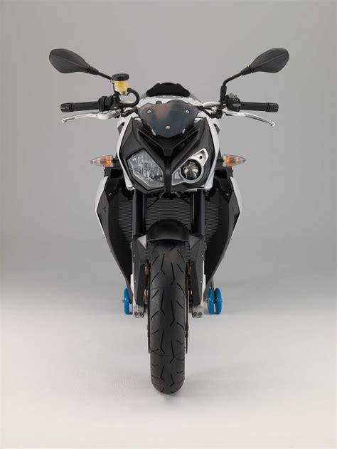 Combines racing, power and enthusiasm. BMW S1000R Street Fighter « Metzeler ve Pirelli Motosiklet ...