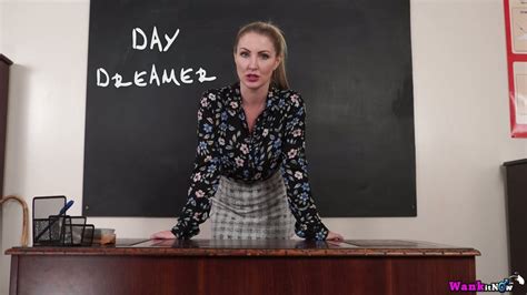 Sehen sie sich das klassischer porno: Strict tutor Georgie Lyall goes solo and stripteases to ...